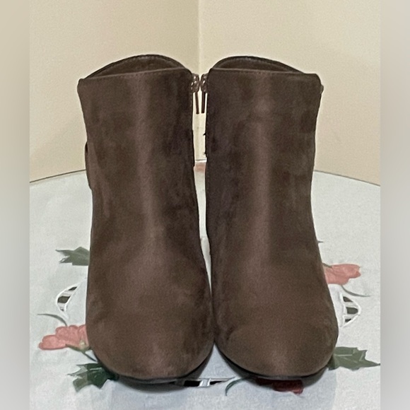 NYC Couture Brown Suede Ankle Boots Size 8 - Picture 3 of 8